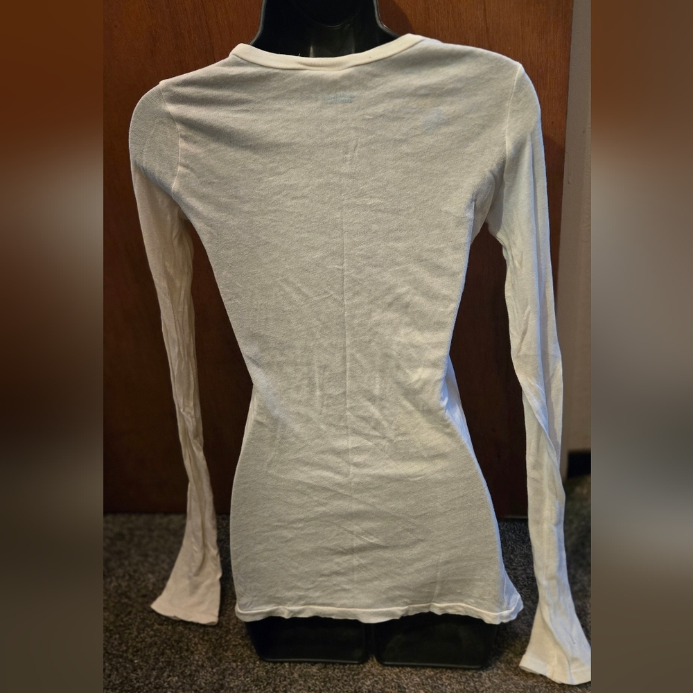 American Eagle Outfitters white long sleeved "FRESH" logo lightweight top szSP - Picture 5 of 7